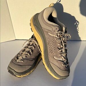 HOKA One One Tor Ultra Lo
Oat Milk Opal. LIKE NEW